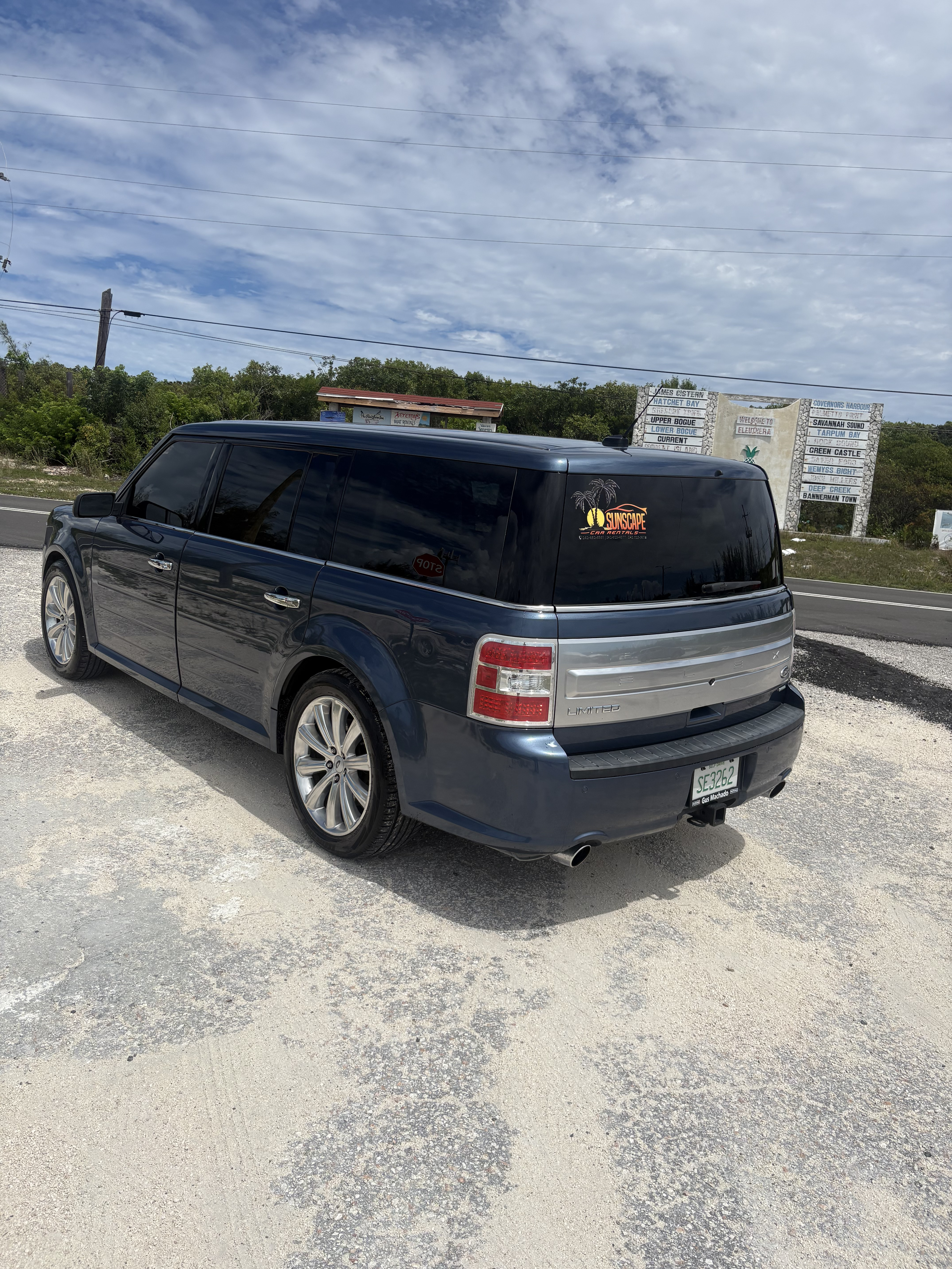 Ford Flex — rear three-quarter view