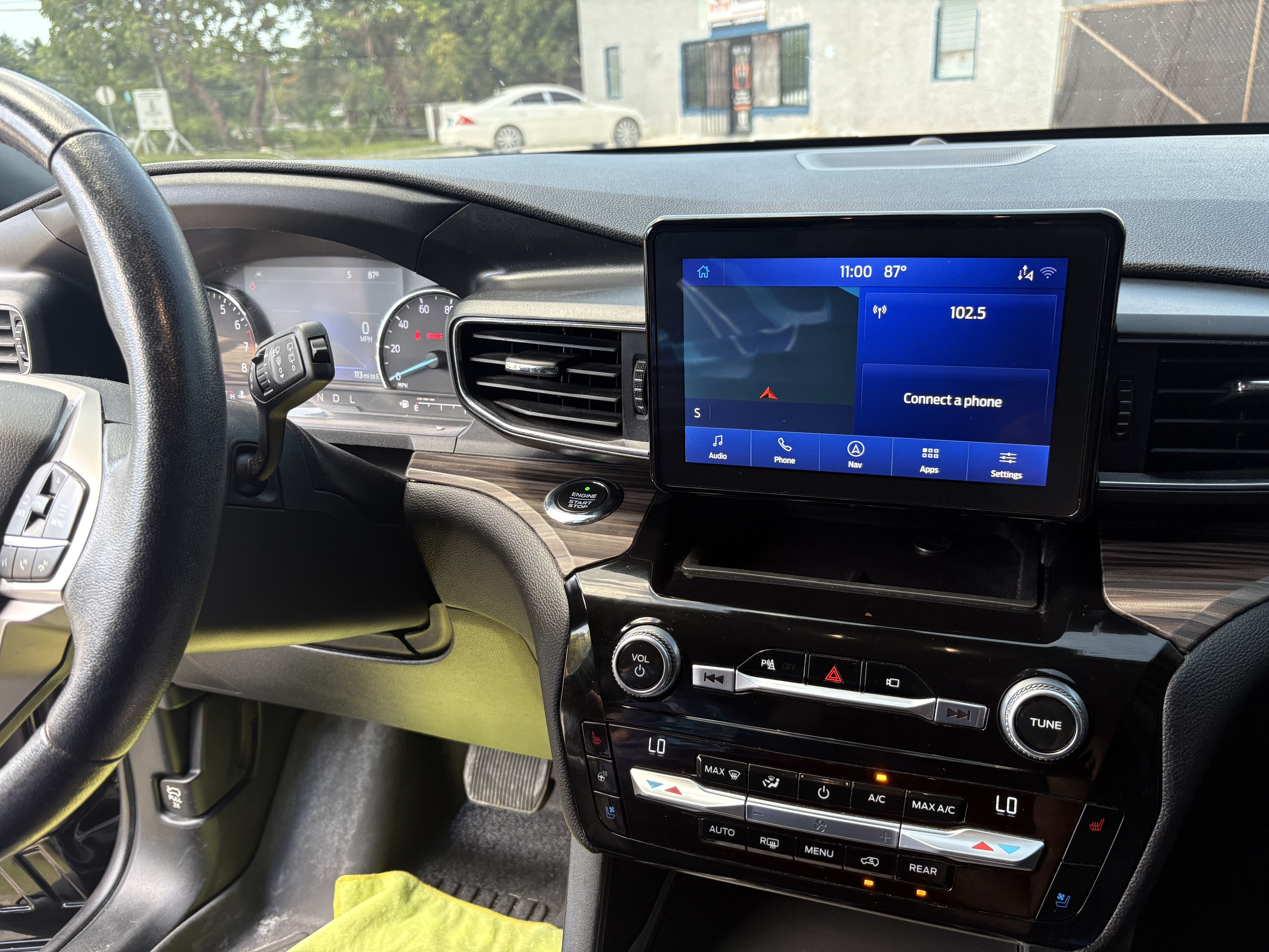 Explorer Limited dashboard and navigation touchscreen