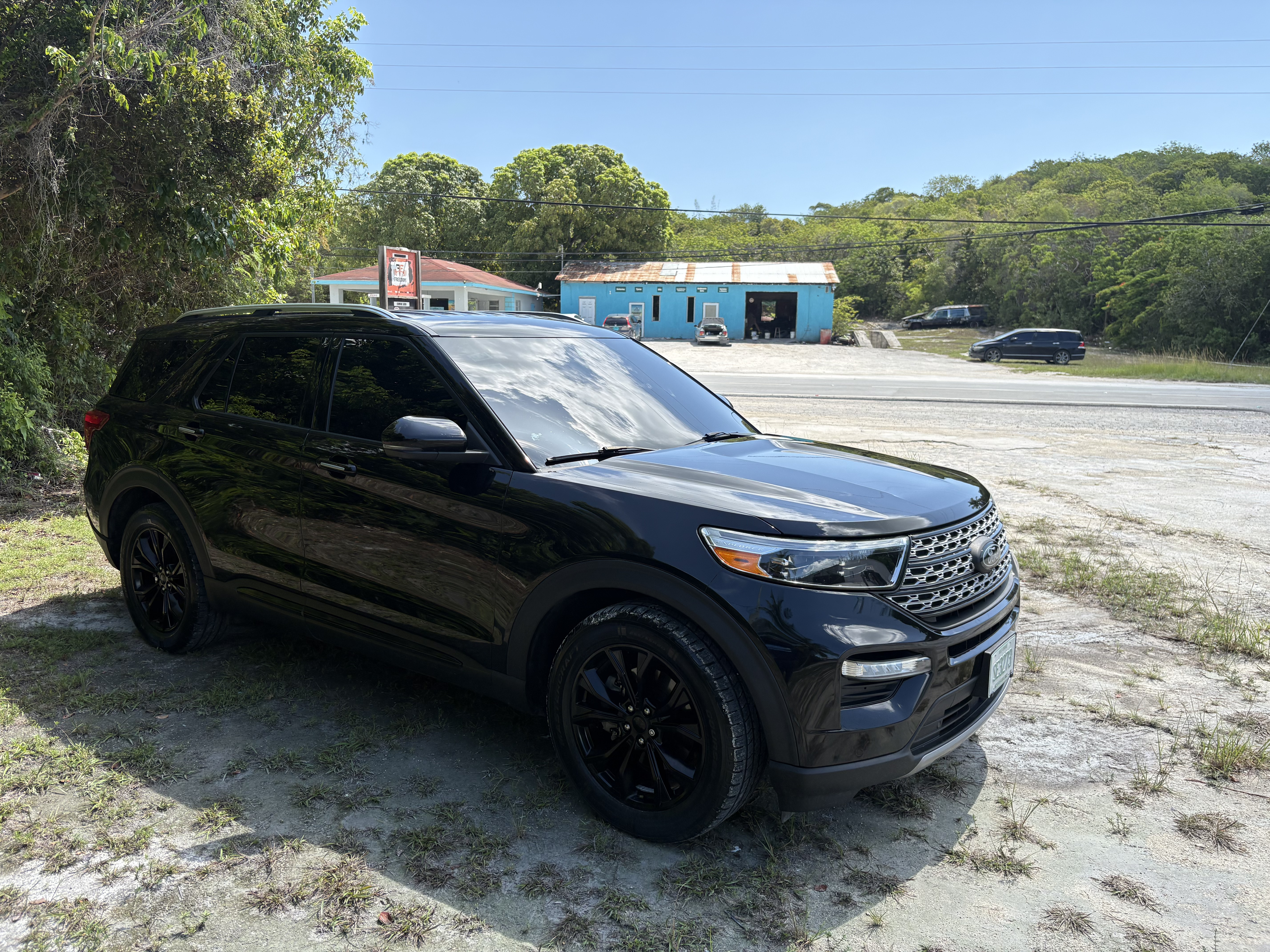 2022 Ford Explorer Limited — front three-quarter view